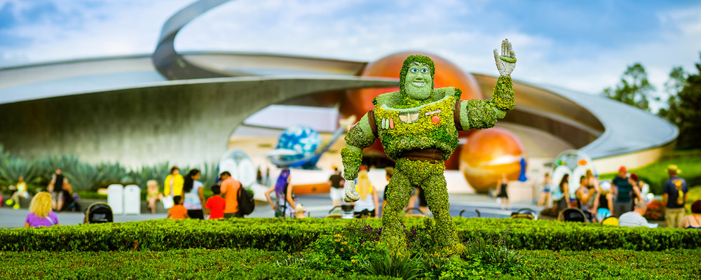 buzz lightyear topiary